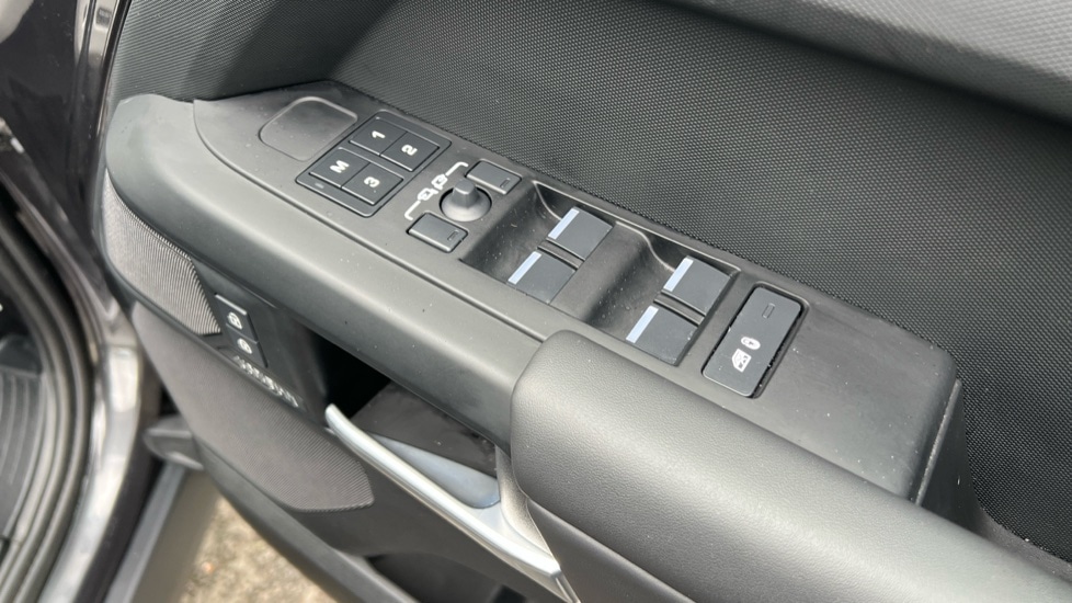 Used Land Rover Defender 2024 for sale - 76966774: Photo 53