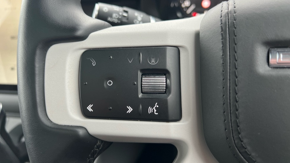 Used Land Rover Defender 2024 for sale - 76966774: Photo 63