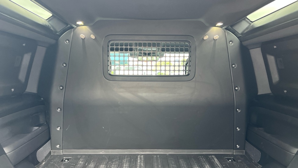 Used Land Rover Defender 2024 for sale - 76652315: Photo 18