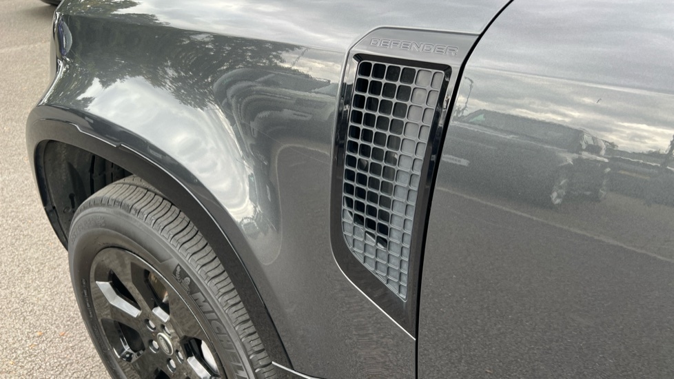 Used Land Rover Defender 2024 for sale - 76652315: Photo 20