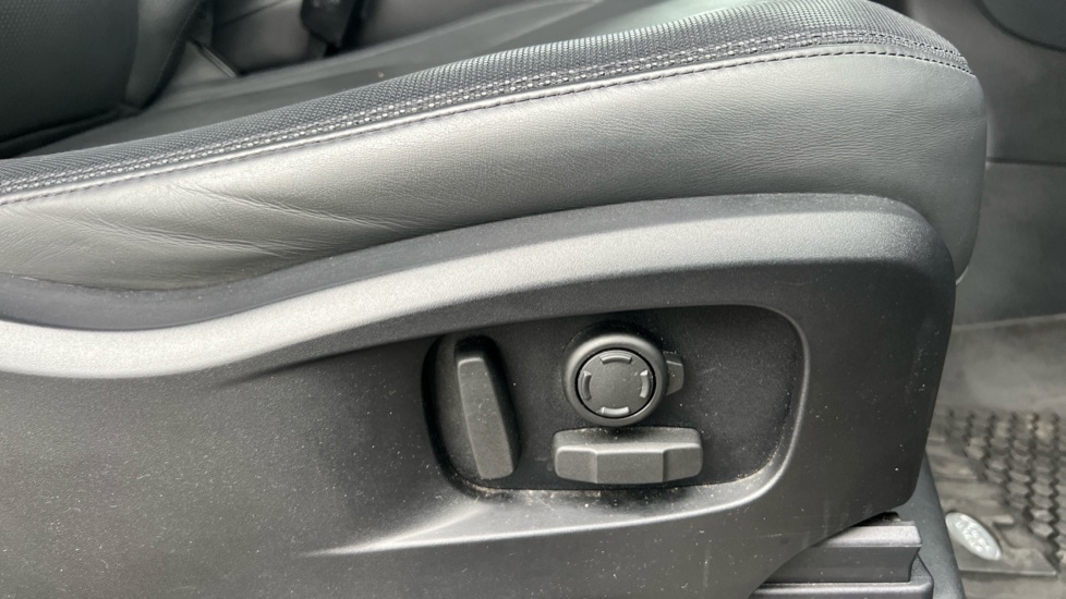 Used Land Rover Defender 2024 for sale - 76652315: Photo 42