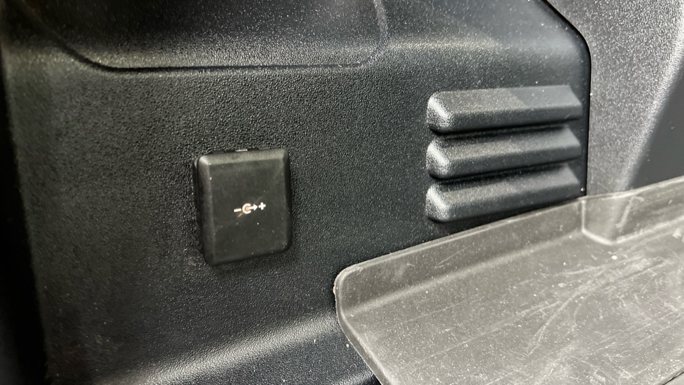 Used Land Rover Defender 2024 for sale - 76652315: Photo 53