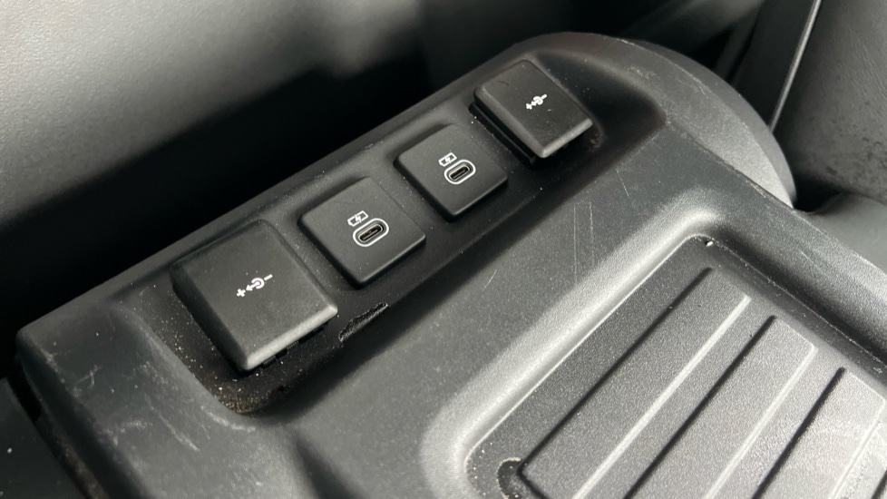 Used Land Rover Defender 2024 for sale - 76652315: Photo 67