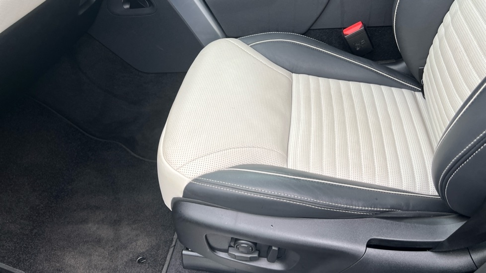 Used Land Rover Discovery 2022 for sale - 76623477: Photo 54