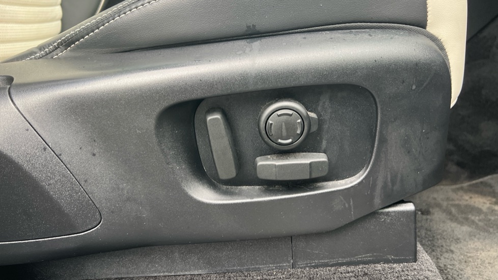 Used Land Rover Discovery 2022 for sale - 76623477: Photo 62