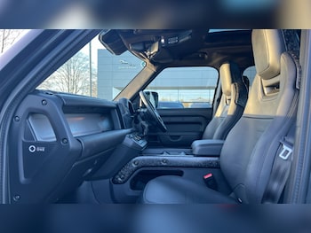 Used Land Rover Defender 2025 for sale - 76722178: Photo