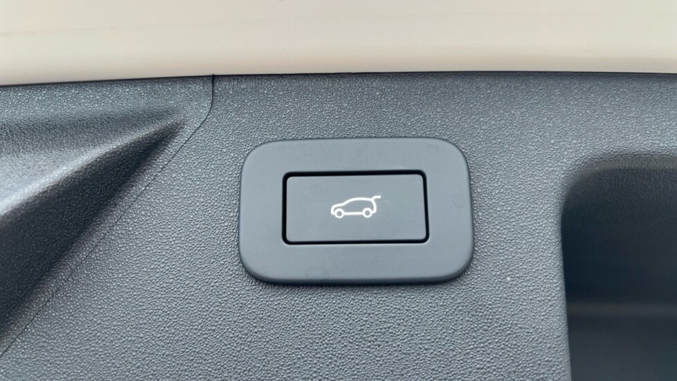 Used Land Rover Discovery Sport 2024 for sale - 76146217: Photo 52