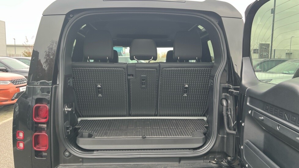 Used Land Rover Defender 2025 for sale - 76528883: Photo 10
