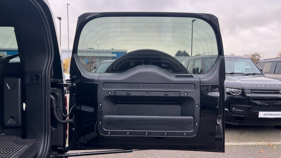 Used Land Rover Defender 2025 for sale - 76528883: Photo 23