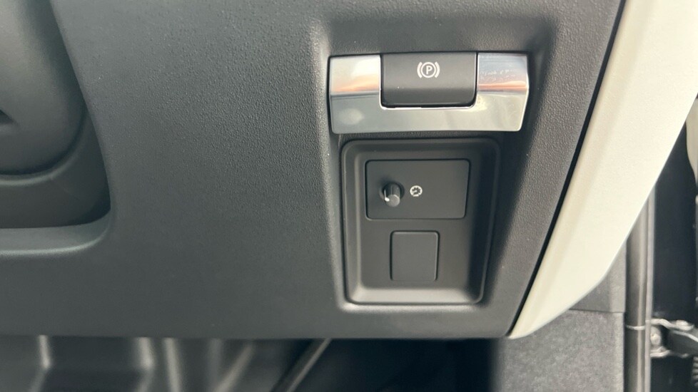 Used Land Rover Defender 2025 for sale - 76528883: Photo 53