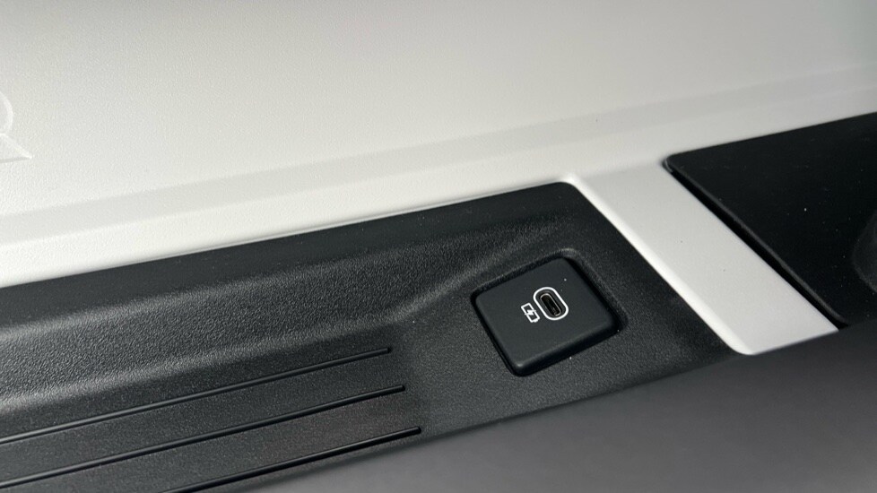 Used Land Rover Defender 2025 for sale - 76528883: Photo 74