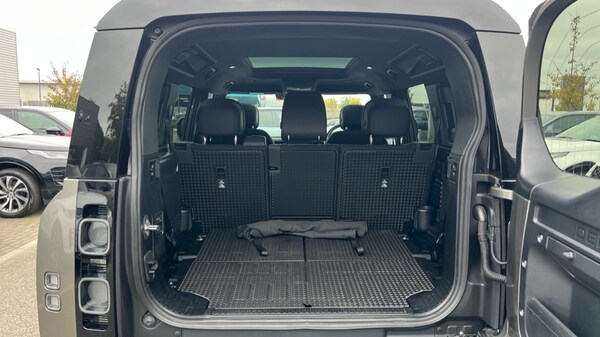 Used Land Rover Defender 2024 for sale - 76018081: Photo 10