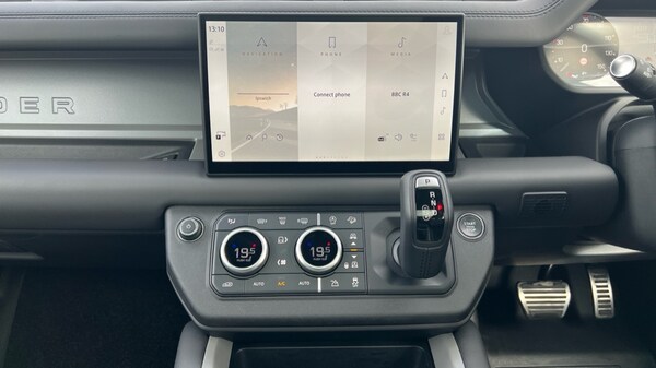 Used Land Rover Defender 2024 for sale - 76018081: Photo 14