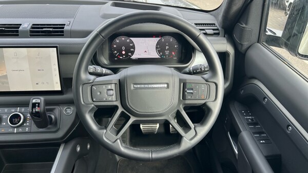 Used Land Rover Defender 2024 for sale - 76018081: Photo 15