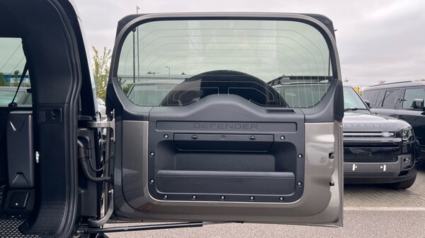 Used Land Rover Defender 2024 for sale - 76018081: Photo 24