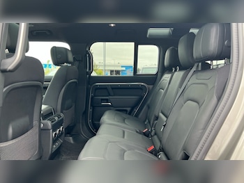 Used Land Rover Defender 2024 for sale - 76018081: Photo 4