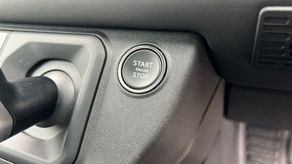 Used Land Rover Defender 2024 for sale - 76018081: Photo 52