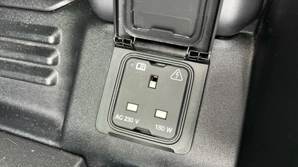 Used Land Rover Defender 2024 for sale - 76018081: Photo 67