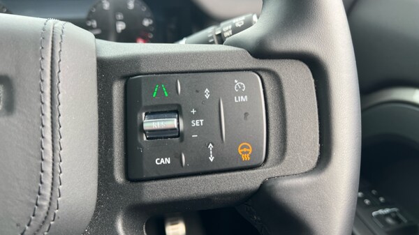 Used Land Rover Defender 2024 for sale - 76018081: Photo 75