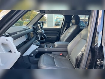 Used Land Rover Defender 2023 for sale - 76297547: Photo