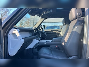 Used Land Rover Defender 2024 for sale - 76937566: Photo