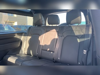 Used Land Rover Defender 2024 for sale - 76937566: Photo