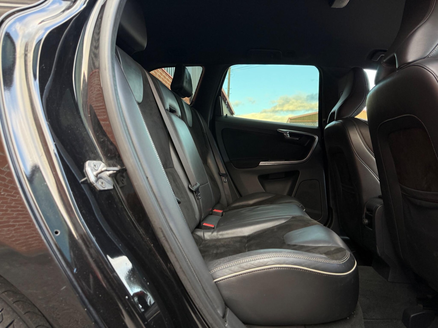 Used Volvo XC60 2015 for sale - 76993370: Photo 31