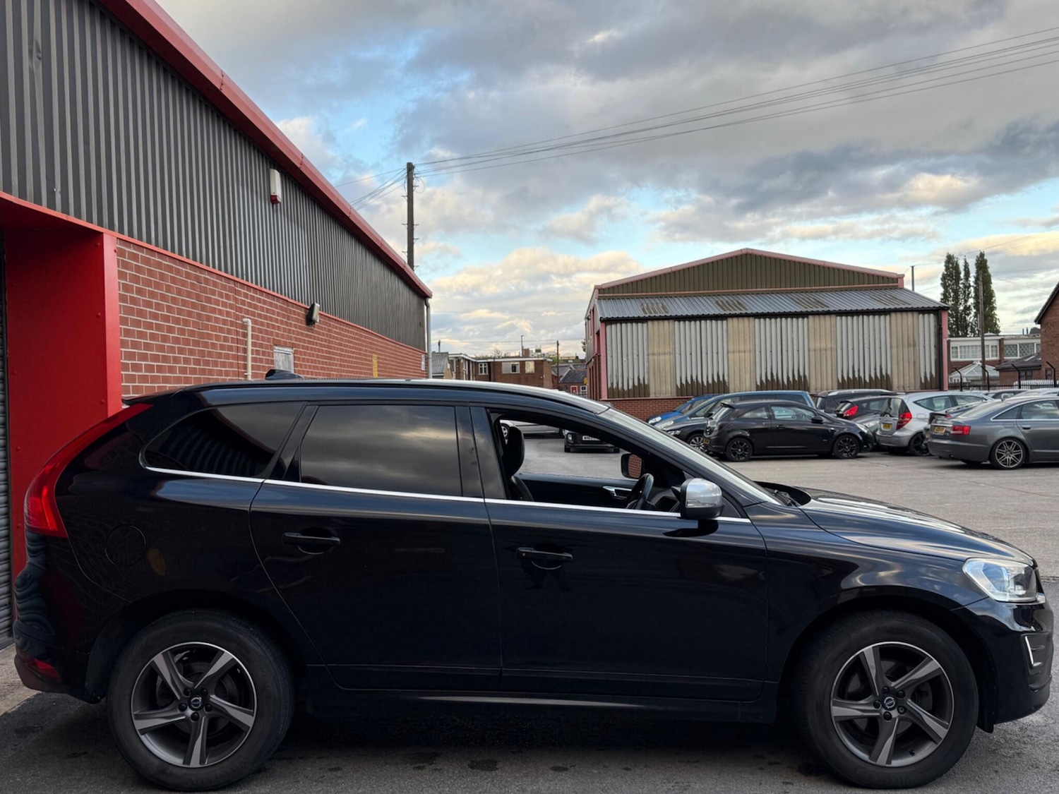 Used Volvo XC60 2015 for sale - 76993370: Photo 5