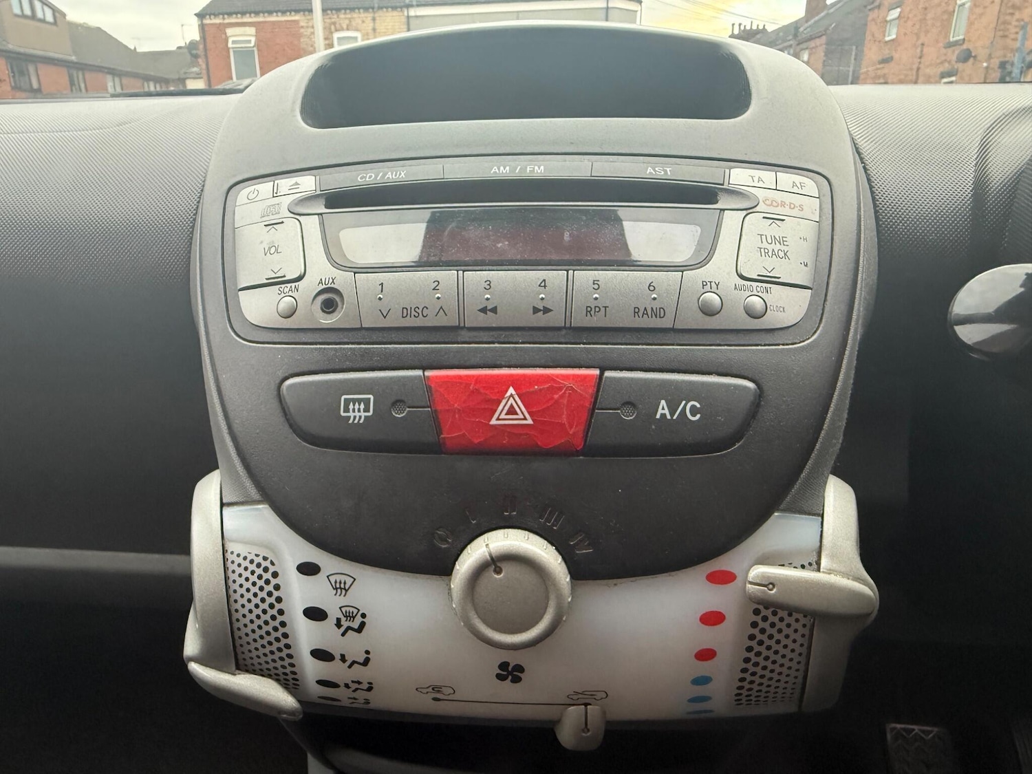 Used Toyota AYGO 2011 for sale - 76060942: Photo 14