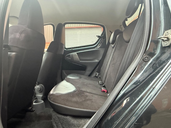 Used Toyota AYGO 2011 for sale - 76060942: Photo 21