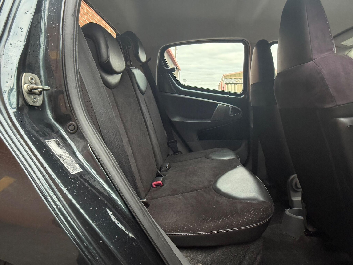 Used Toyota AYGO 2011 for sale - 76060942: Photo 23