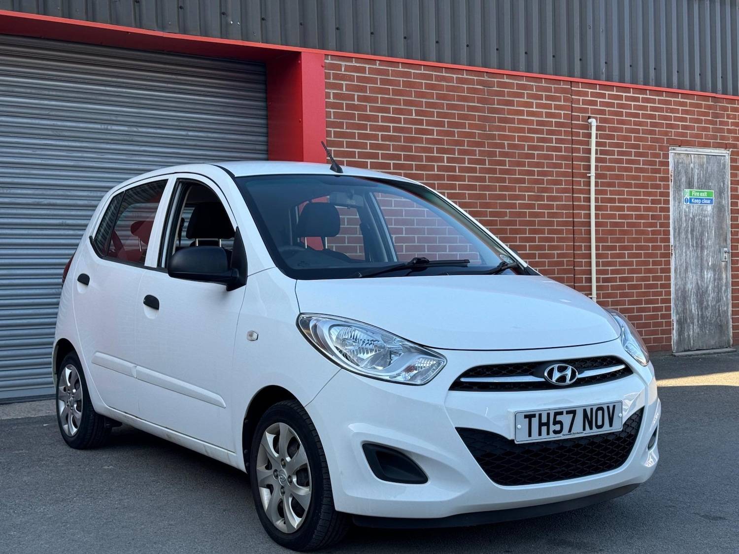 Used Hyundai i10 2013 for sale - 76987724: Photo 2
