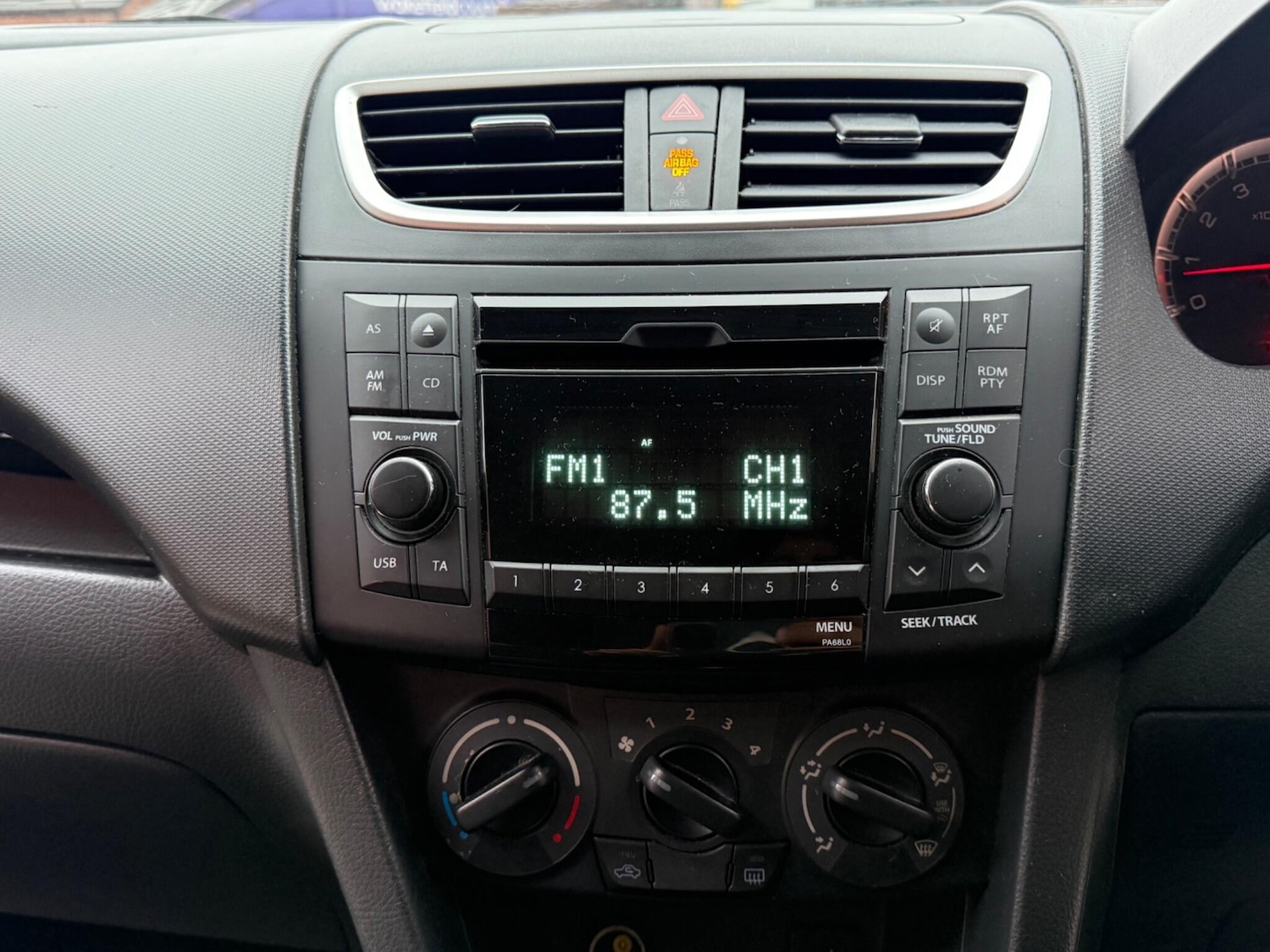 Used Suzuki Swift 2010 for sale - 77794175: Photo 15