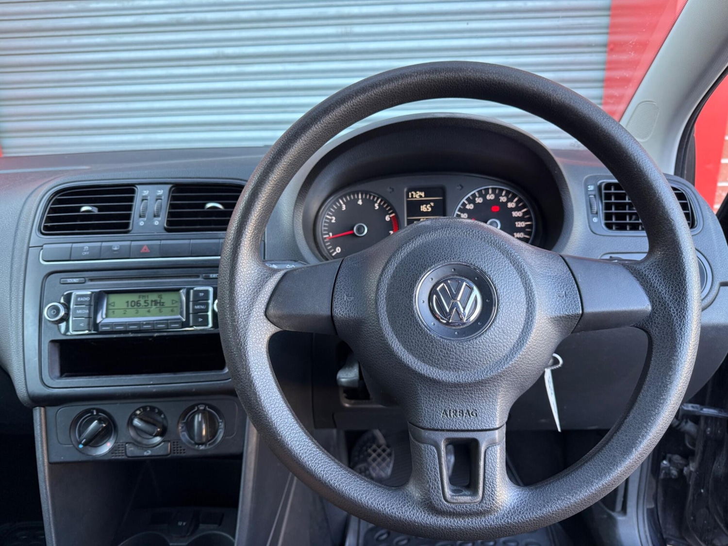 Used Volkswagen Polo 2010 for sale - 76995380: Photo 18