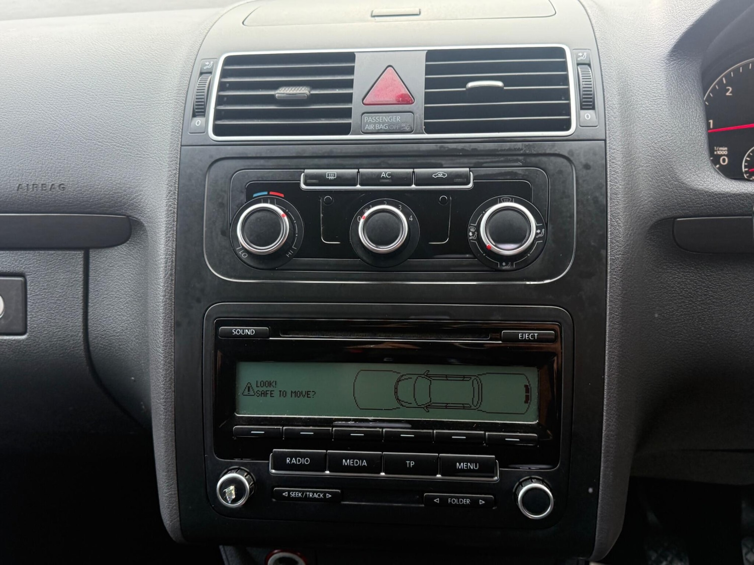 Used Volkswagen Touran 2011 for sale - 77396259: Photo 16