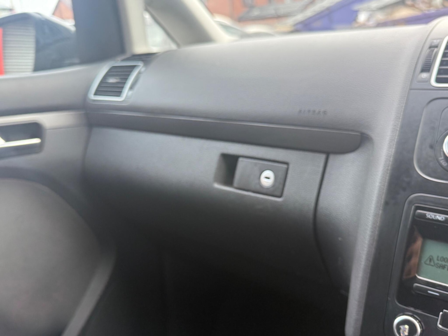 Used Volkswagen Touran 2011 for sale - 77396259: Photo 18