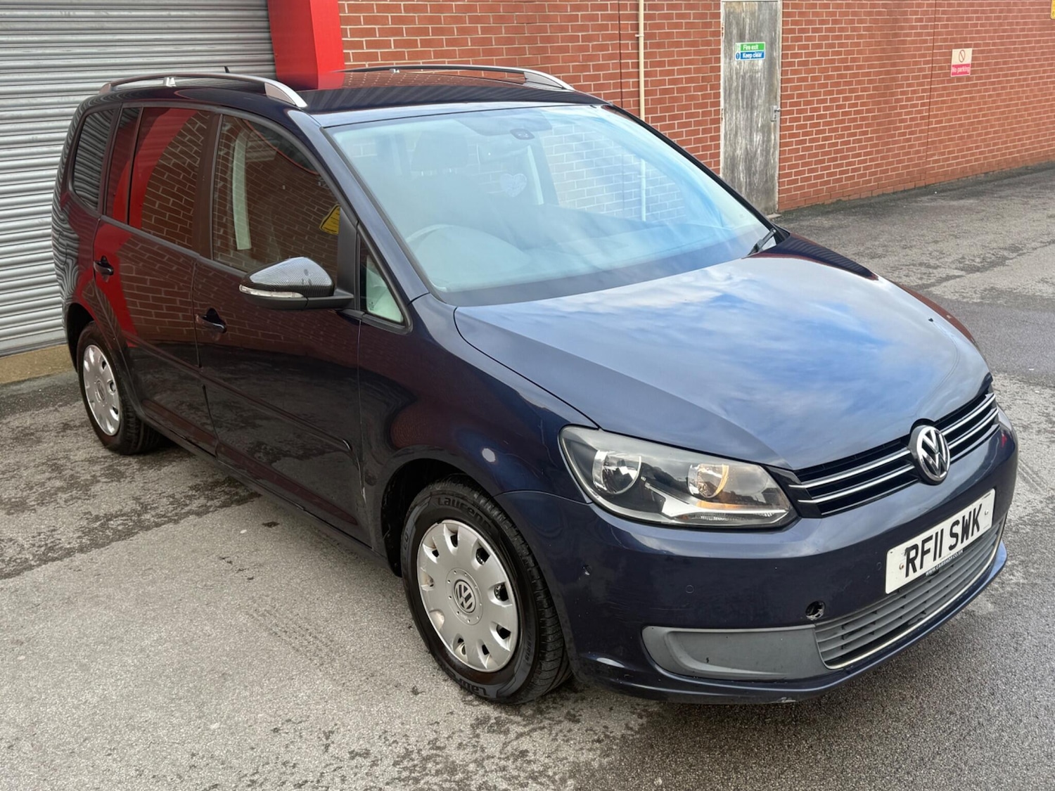 Used Volkswagen Touran 2011 for sale - 77396259: Photo 2