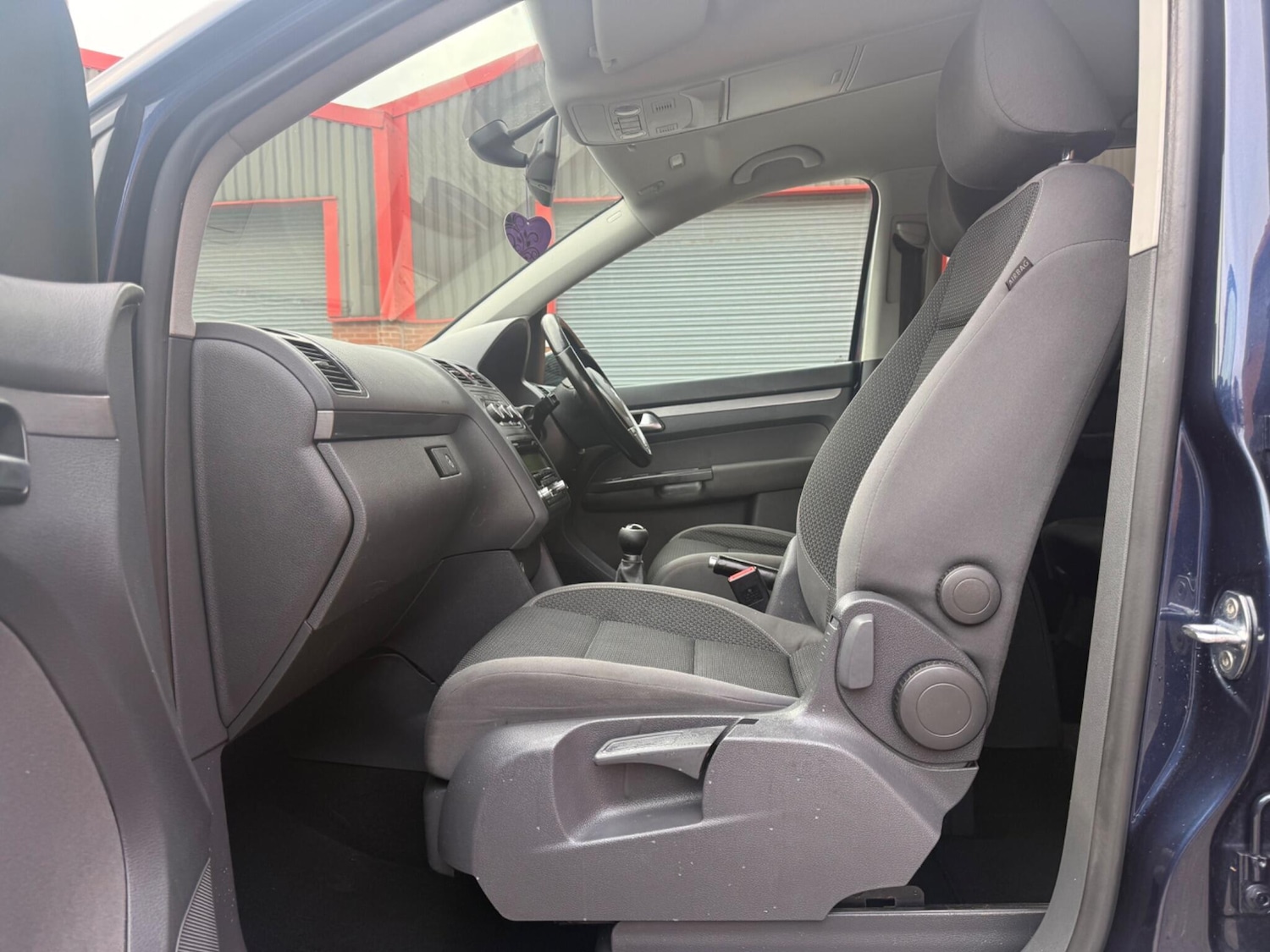 Used Volkswagen Touran 2011 for sale - 77396259: Photo 22