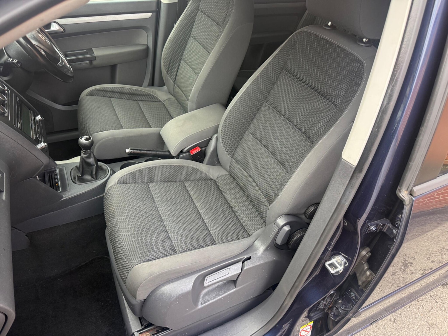 Used Volkswagen Touran 2011 for sale - 77396259: Photo 23