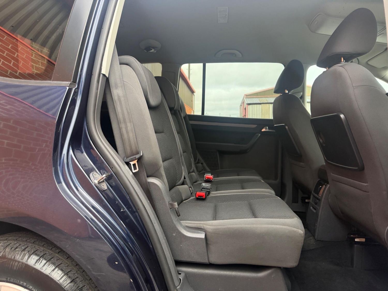 Used Volkswagen Touran 2011 for sale - 77396259: Photo 26