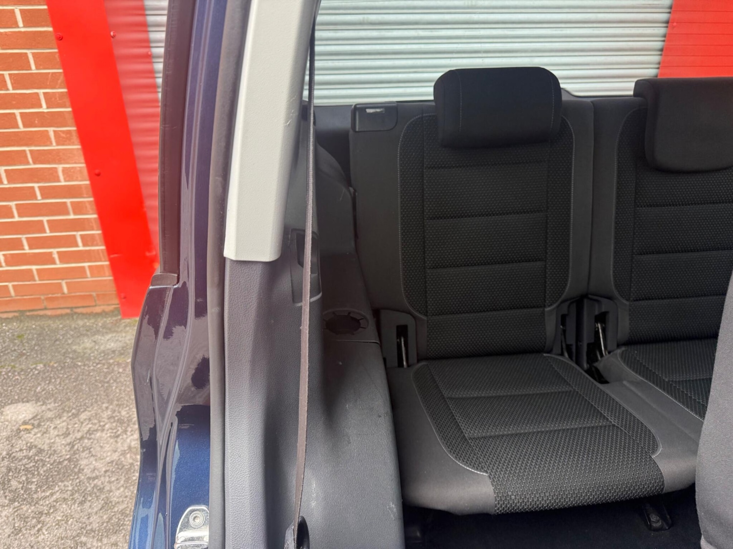 Used Volkswagen Touran 2011 for sale - 77396259: Photo 29