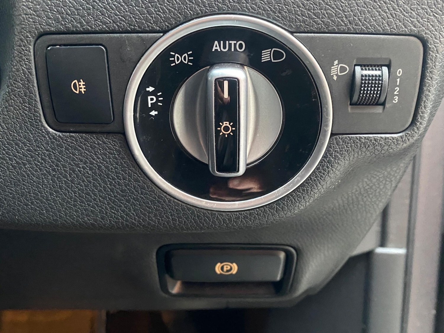 Used Mercedes-Benz A-Class 2015 for sale - 77052512: Photo 10