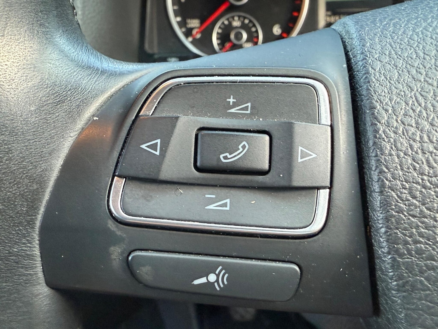 Used Volkswagen Tiguan 2011 for sale - 75981709: Photo 13