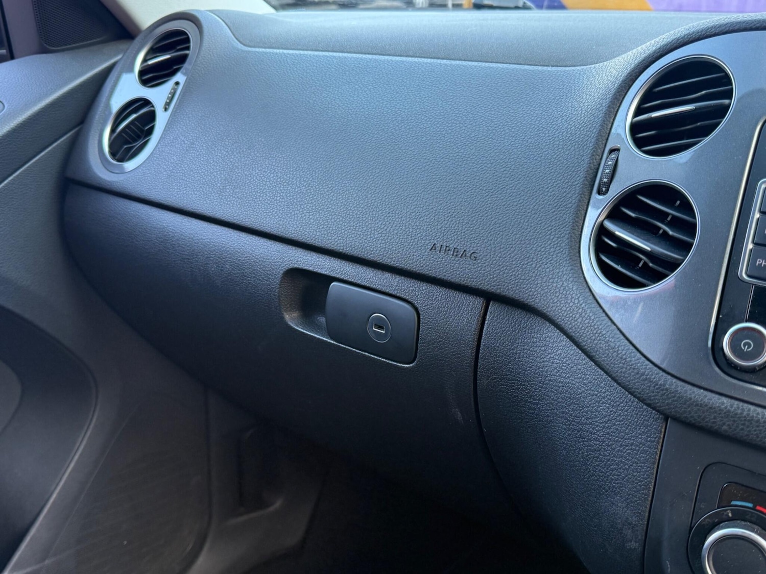 Used Volkswagen Tiguan 2011 for sale - 75981709: Photo 21