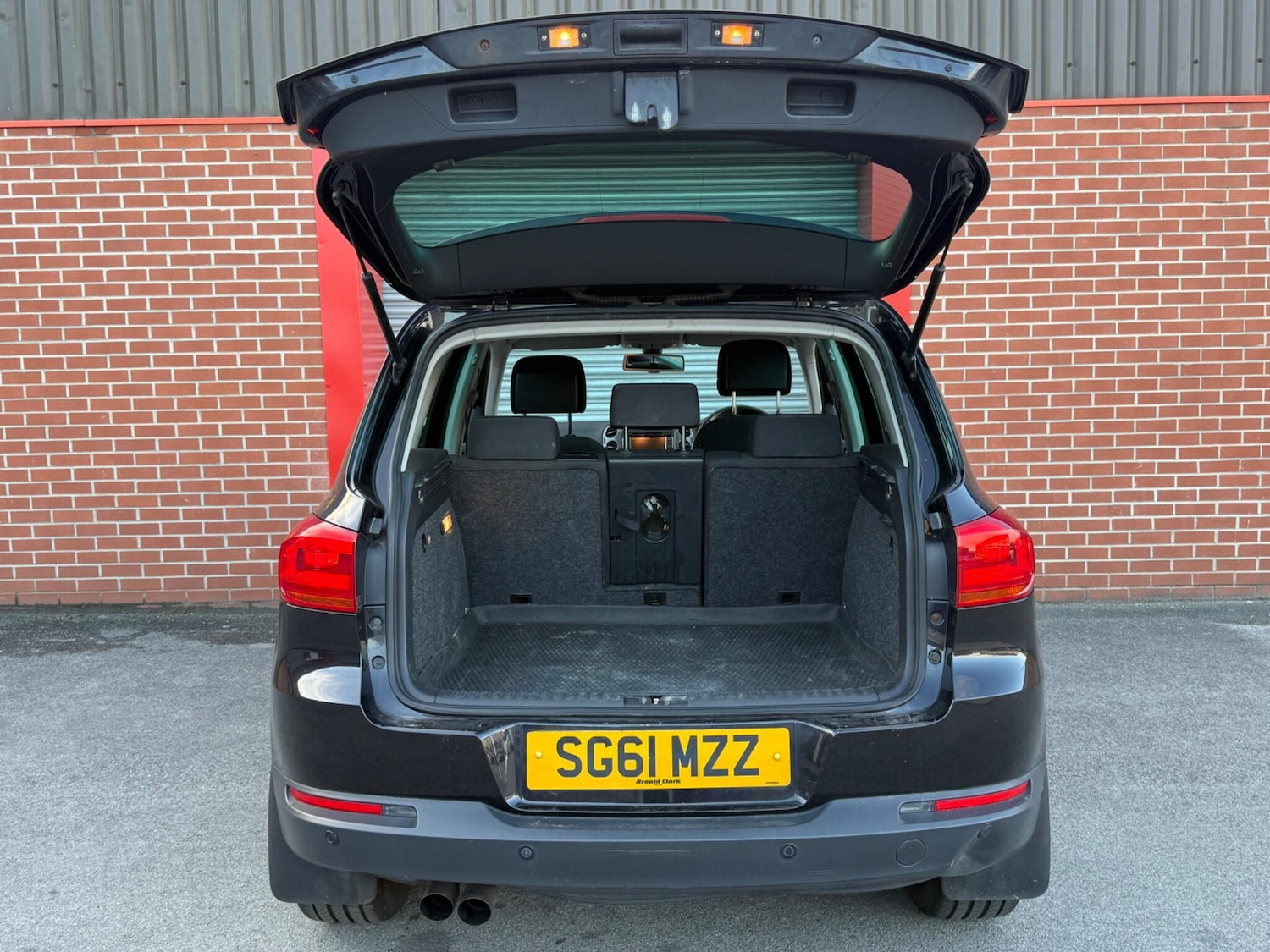 Used Volkswagen Tiguan 2011 for sale - 75981709: Photo 36