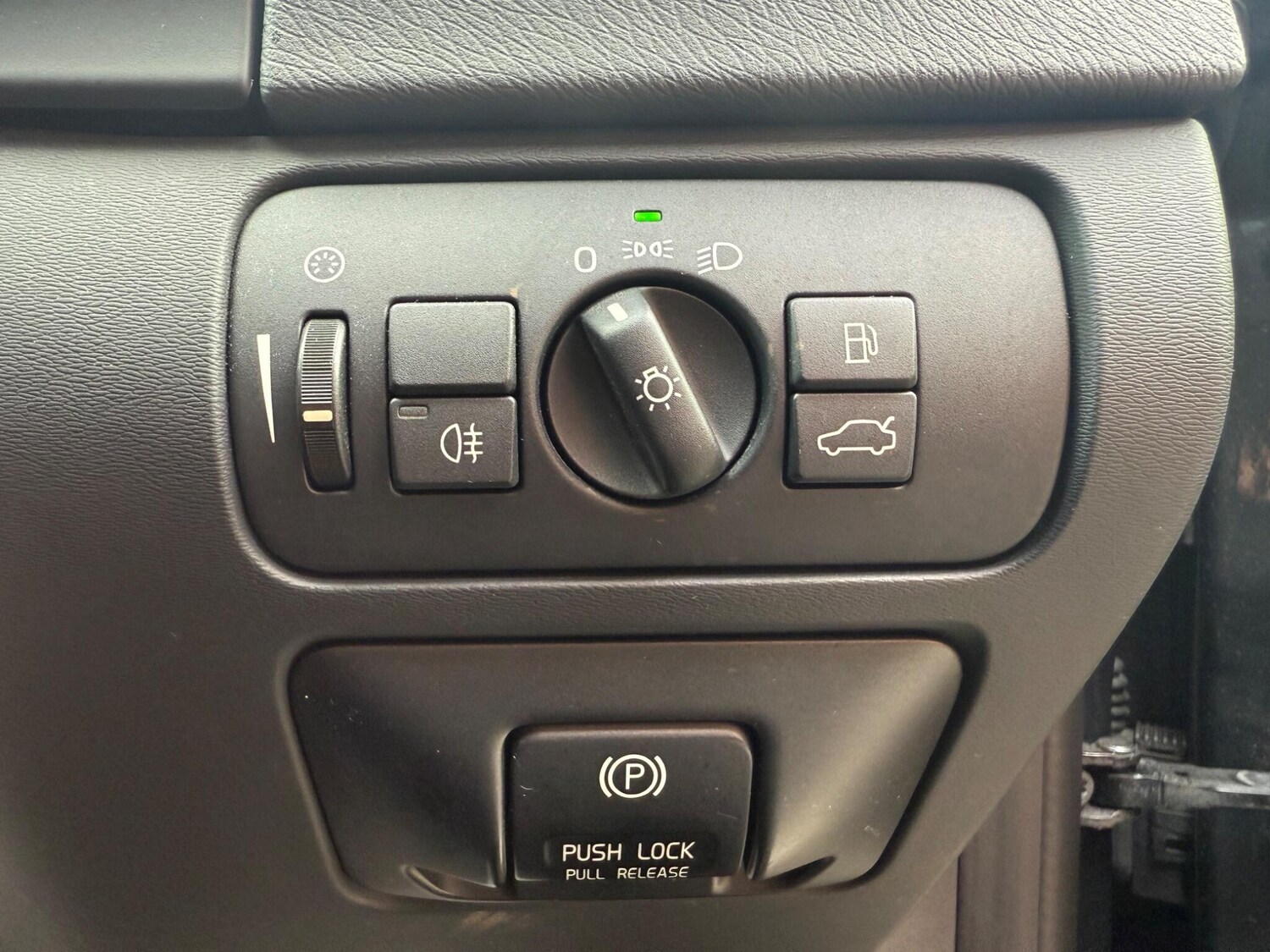 Used Volvo V60 2012 for sale - 77909335: Photo 10