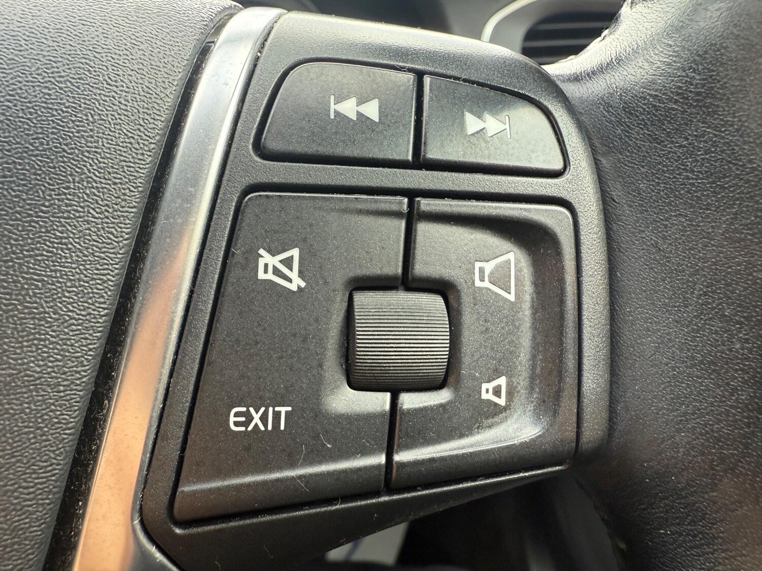 Used Volvo V60 2012 for sale - 77909335: Photo 11