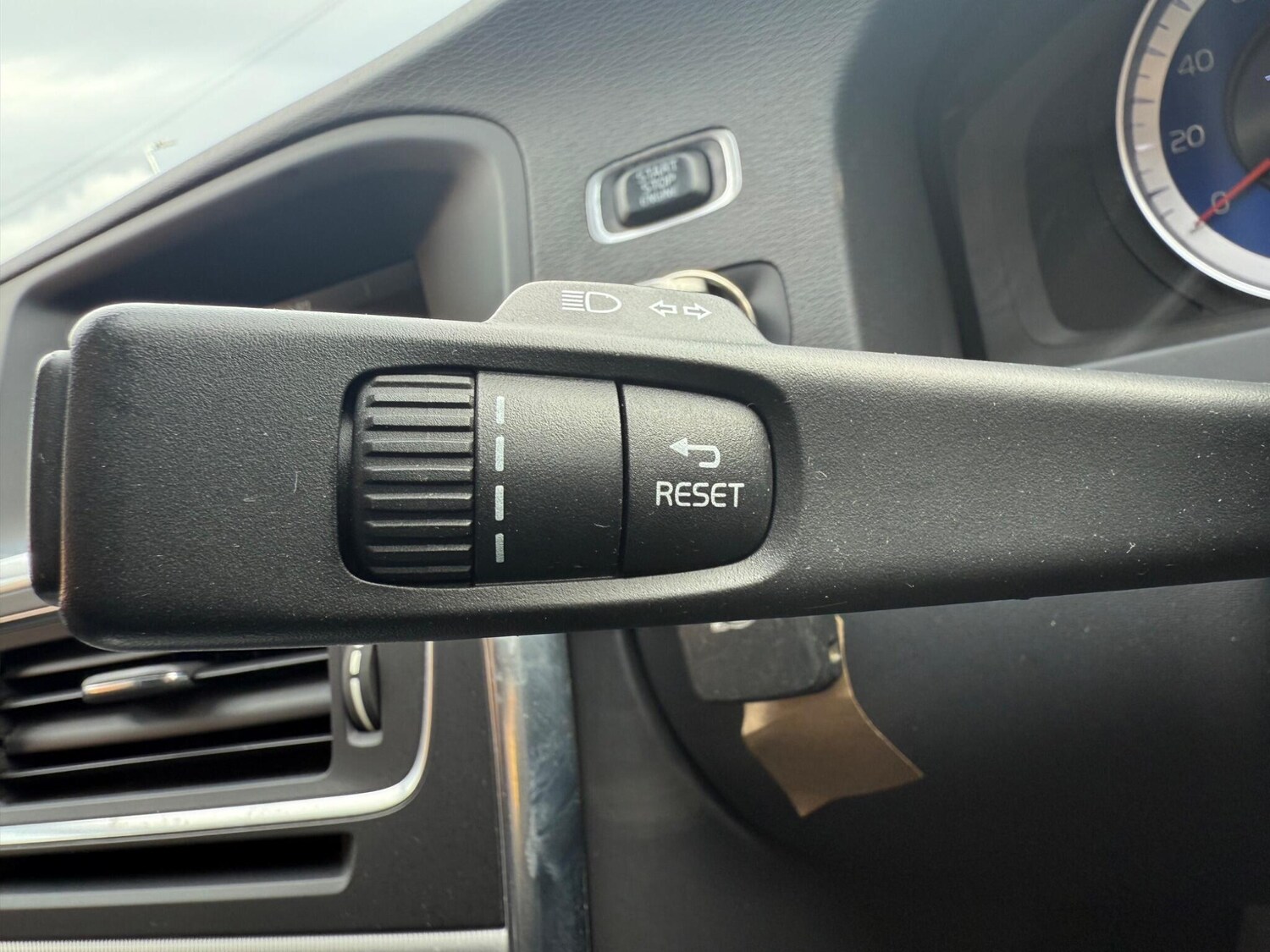 Used Volvo V60 2012 for sale - 77909335: Photo 14