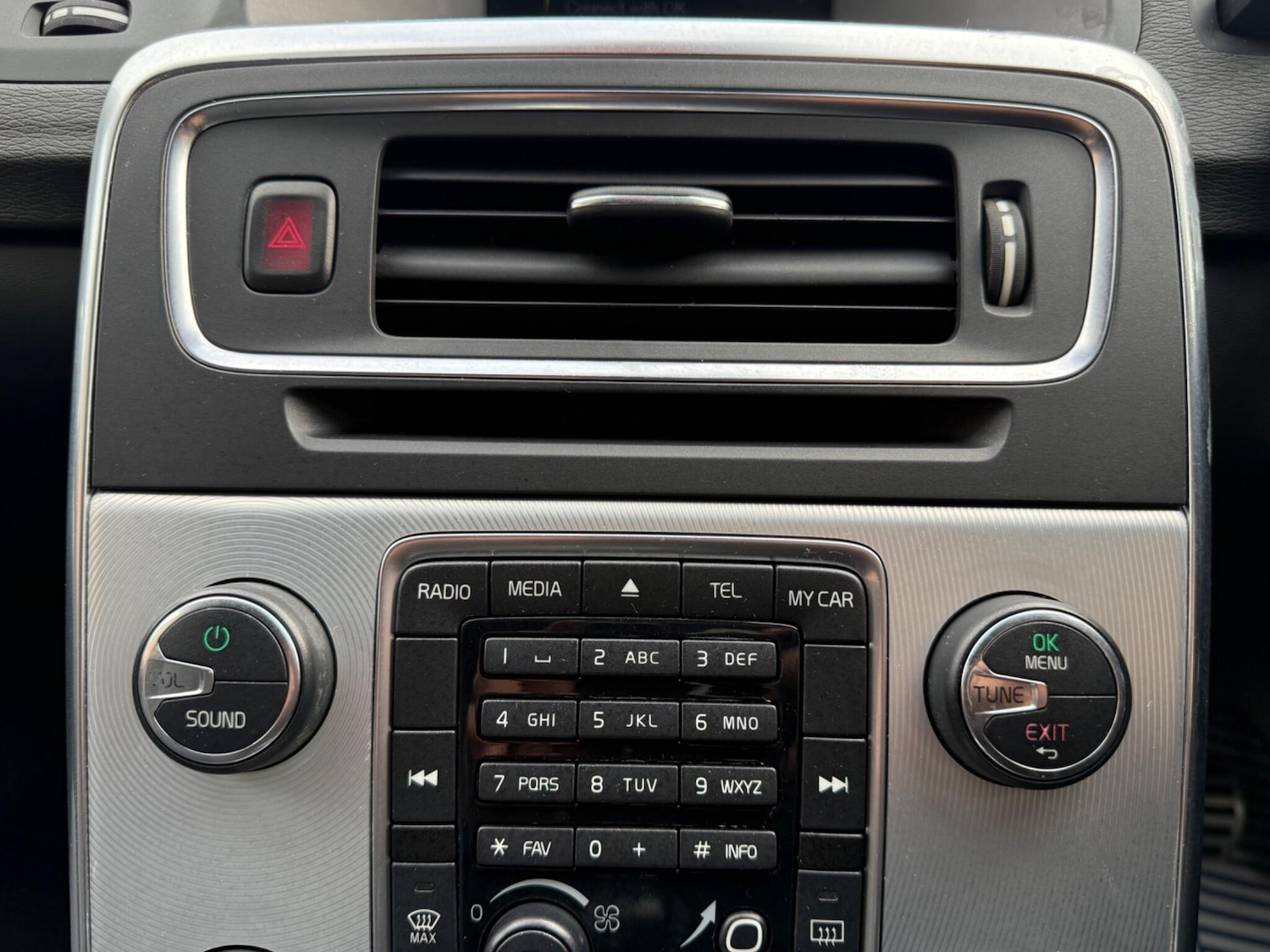 Used Volvo V60 2012 for sale - 77909335: Photo 17