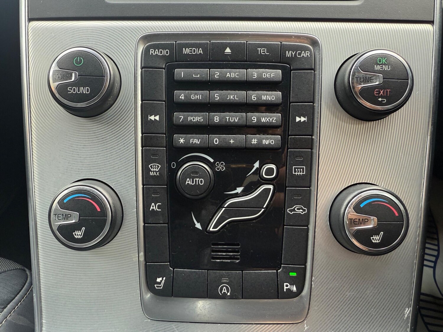 Used Volvo V60 2012 for sale - 77909335: Photo 18